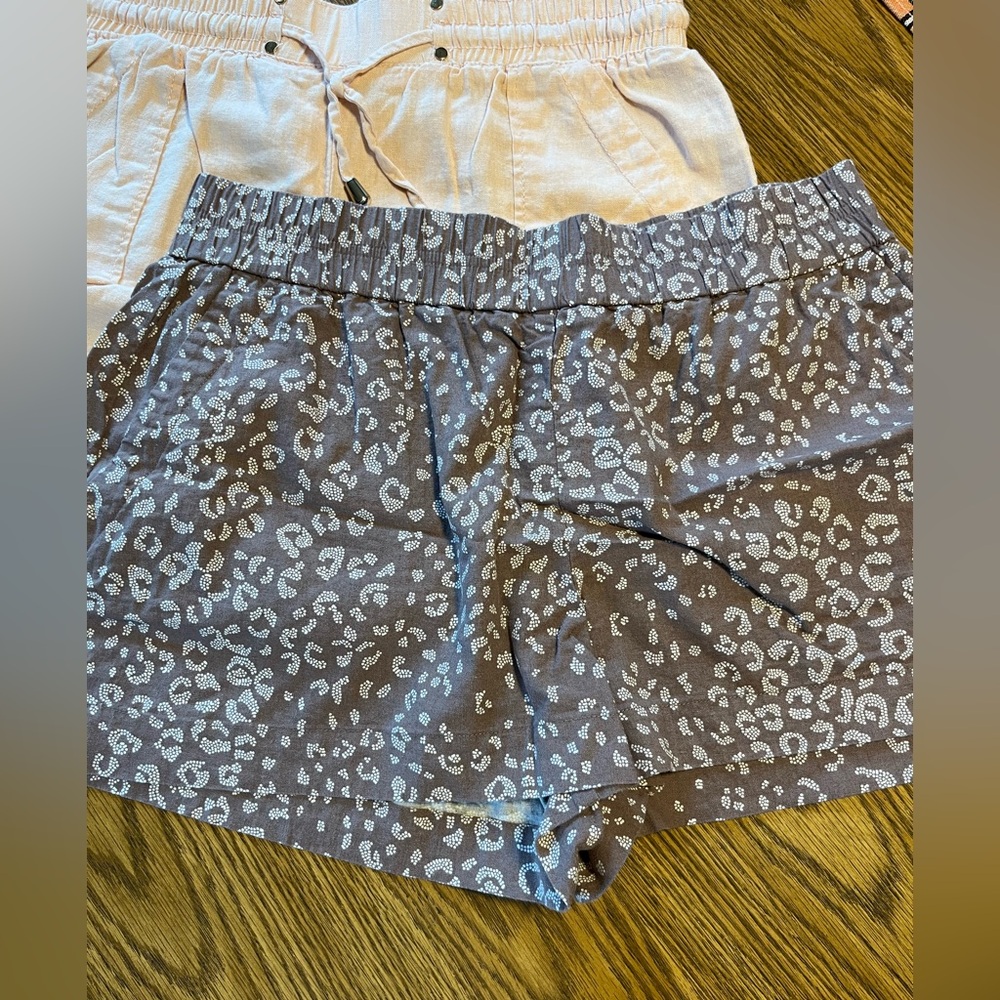 2 Pair of Women’s L / XL shorts. - Picture 2 of 9